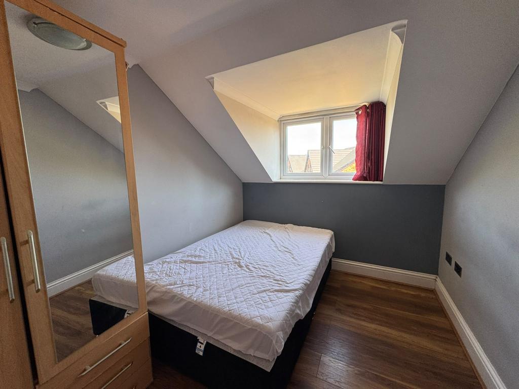 Apartment in HOUNSLOW - View 3