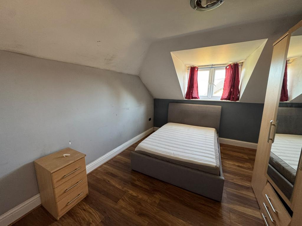 Apartment in HOUNSLOW - More