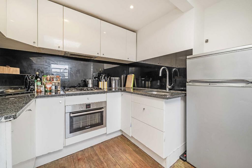 Apartment in London - View 3