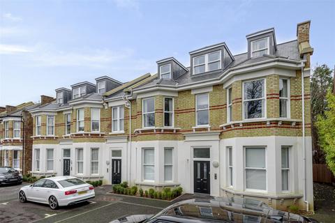 The Avenue, Surbiton