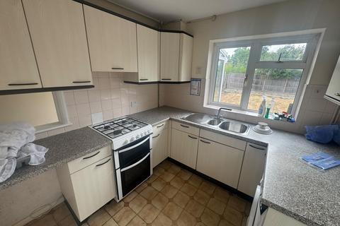 3 bedroom semi-detached house to rent, ASHFORD, ASHFORD TW15