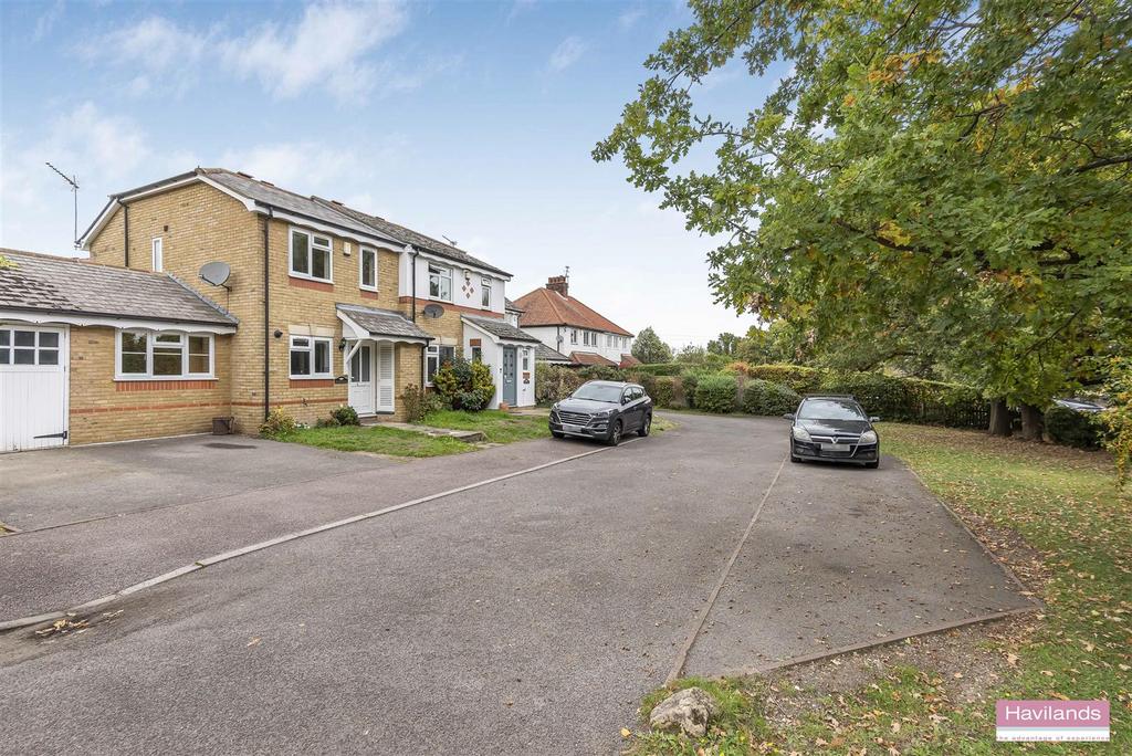 Detached house exterior, driveway
