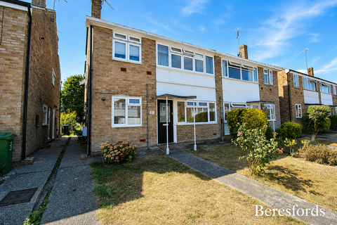 2 bedroom ground floor flat to rent, Newlands Road, CM12