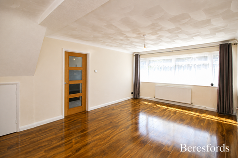 2 bedroom ground floor flat to rent, Newlands Road, CM12