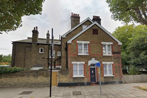 2 bedroom flat to rent, London SE6