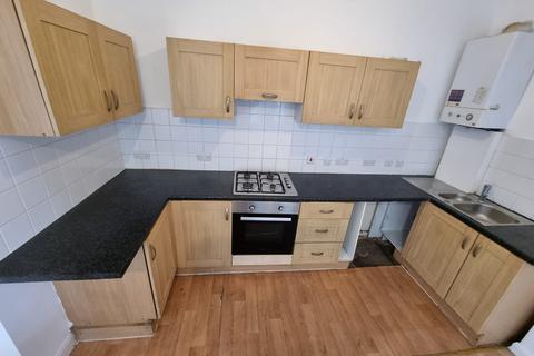 2 bedroom flat to rent, London SE6