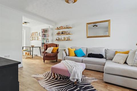 3 bedroom semi-detached house for sale, Desborough Way, Norwich