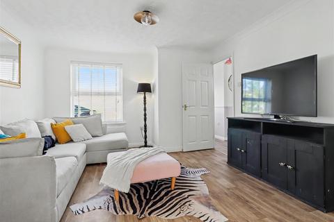 3 bedroom semi-detached house for sale, Desborough Way, Norwich