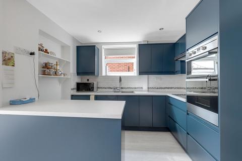 3 bedroom semi-detached house for sale, Brackendale Avenue, Nottingham NG5