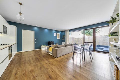 2 bedroom flat for sale, Cabanel Place, London SE11