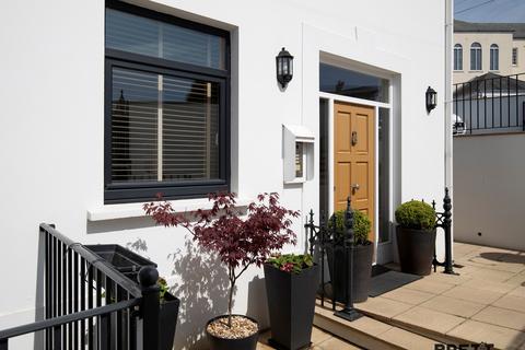 2 bedroom flat for sale, The Rath, Milford Haven, Pembrokeshire. SA73 3JR