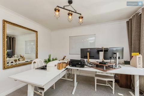 4 bedroom detached house for sale, Talbot Way, Cheshire CW5