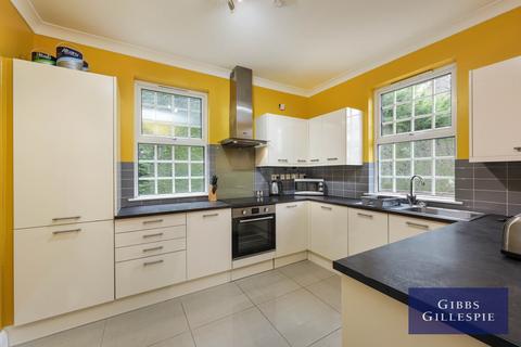 Studio to rent, Suffolk House Slough Road, Iver, Buckinghamshire, SL0