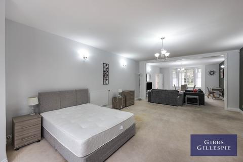Studio to rent, Suffolk House Slough Road, Iver, Buckinghamshire, SL0