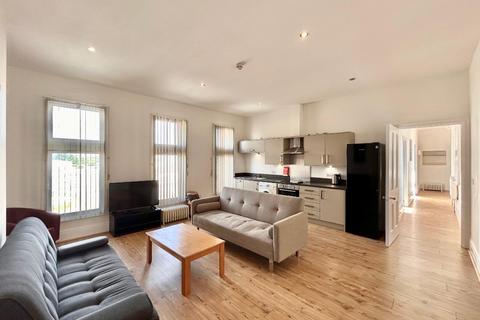 3 bedroom flat to rent, Holderness Road, Hull, HU9