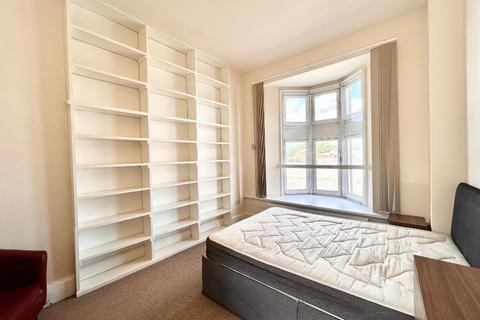 3 bedroom flat to rent, Holderness Road, Hull, HU9