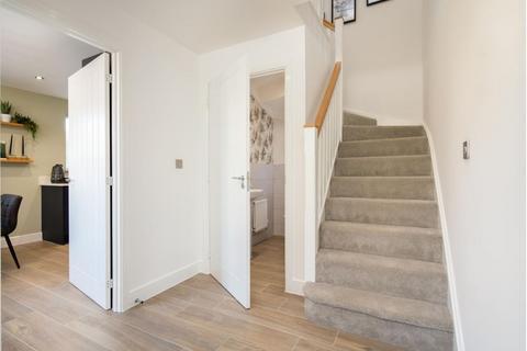 3 bedroom semi-detached house to rent, Robin Crescent, Crewe, CW2