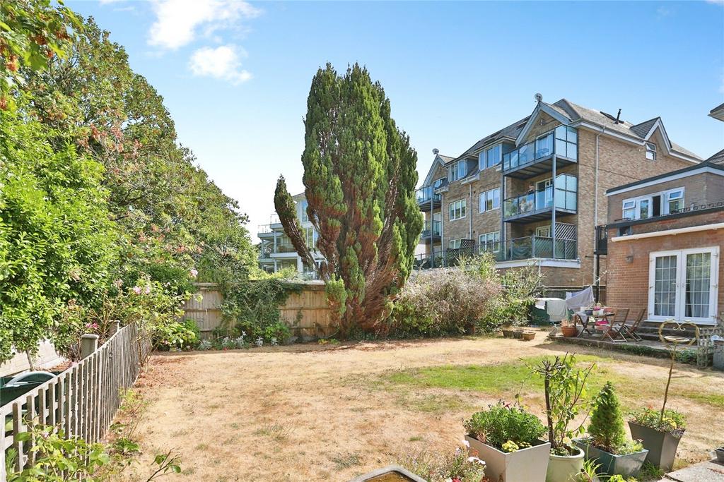 Apartment in Bournemouth, Westbourne - View 2