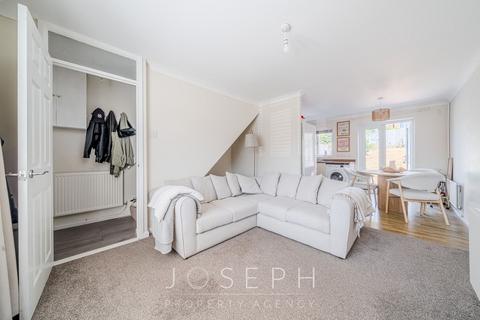 2 bedroom terraced house to rent, Buttercup Close, Ipswich, IP8