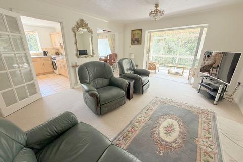 3 bedroom apartment for sale, Martello Road South, Canford Cliffs, Poole, BH13