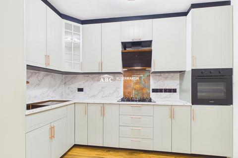 3 bedroom house for sale, Manor Park Gardens, Edgware