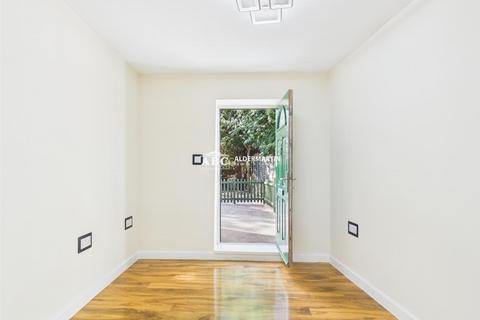 3 bedroom house for sale, Manor Park Gardens, Edgware