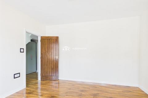 3 bedroom house for sale, Manor Park Gardens, Edgware