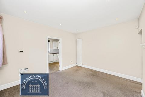 2 bedroom maisonette to rent, Peel Road, South Woodford