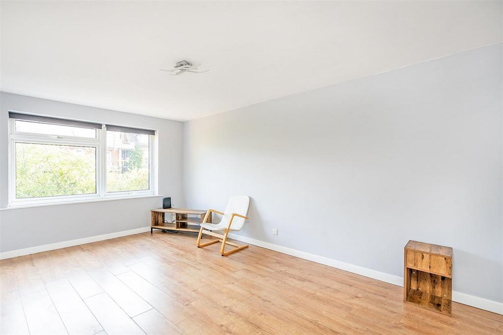 Apartment in Solihull - View 3