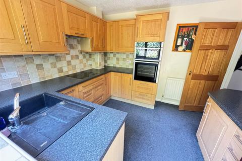 4 bedroom detached house for sale, Warwick Road, Rayleigh