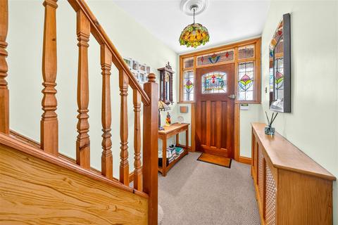 4 bedroom end of terrace house for sale, Ashburton Avenue, Ilford