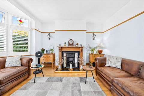 4 bedroom end of terrace house for sale, Ashburton Avenue, Ilford