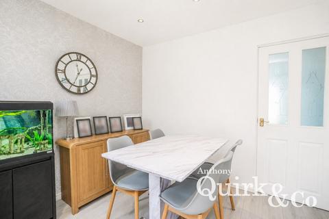3 bedroom terraced house for sale, Chiltern Approach, Canvey Island, SS8