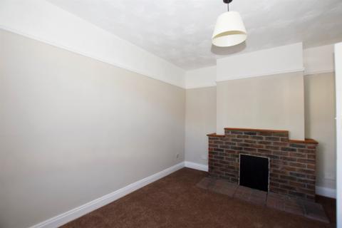 3 bedroom semi-detached house to rent, Highland Avenue, Bognor Regis, PO21