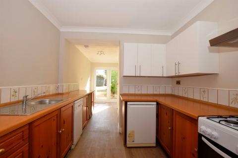 3 bedroom semi-detached house to rent, Highland Avenue, Bognor Regis, PO21