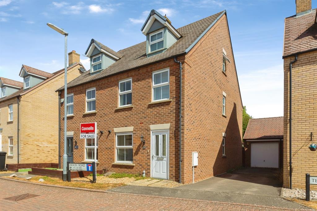 Detached house exterior, garage