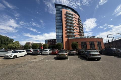2 bedroom apartment to rent, Wells Crescent