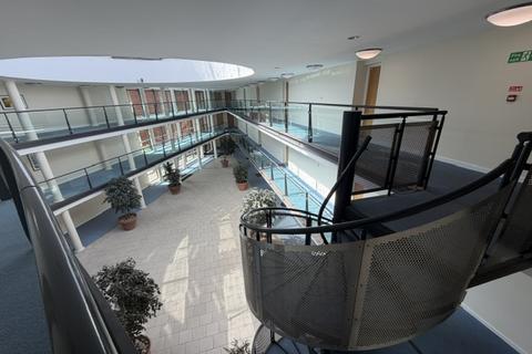 2 bedroom apartment to rent, Wells Crescent