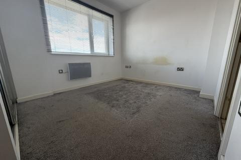 2 bedroom apartment to rent, Wells Crescent