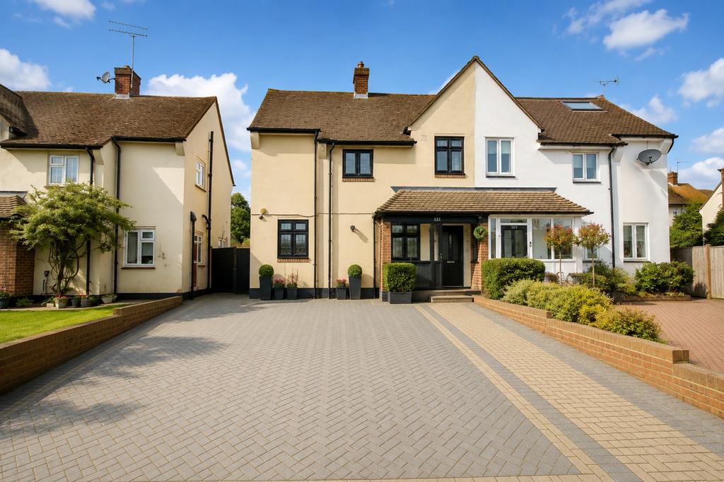 Detached house exterior, driveway