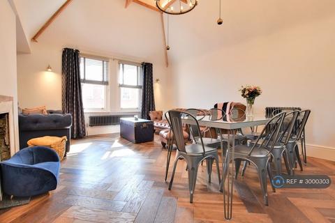 2 bedroom maisonette to rent, High St, Maldon, CM9
