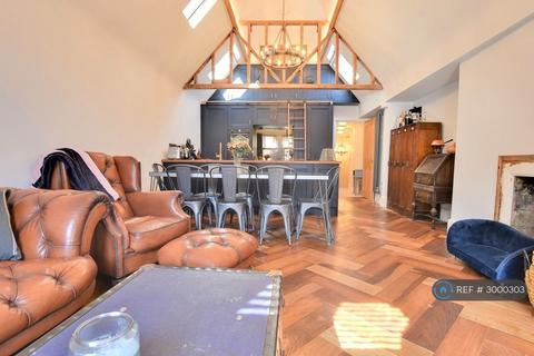 2 bedroom maisonette to rent, High St, Maldon, CM9