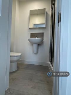 Studio to rent, Tottenhall Road, London, N13