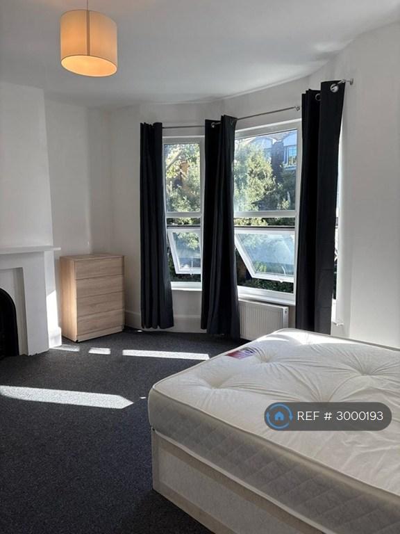 House in London - View 3
