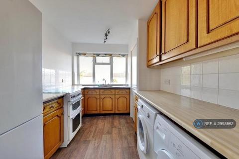 2 bedroom maisonette to rent, Algers Road, Loughton, IG10