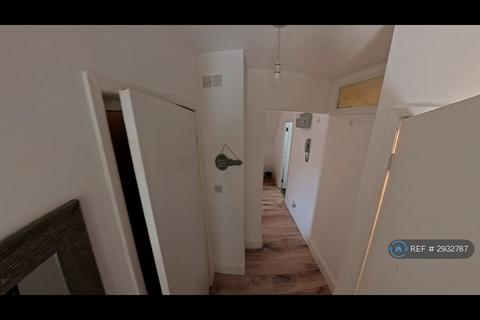 1 bedroom penthouse to rent, Woodland Court, Luton, LU2