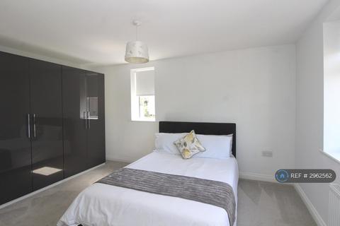2 bedroom flat to rent, Hudson House, Leigh-On-Sea, SS9