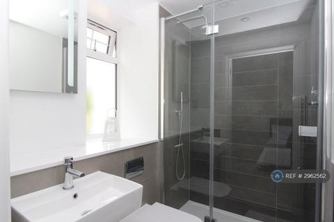 2 bedroom flat to rent, Hudson House, Leigh-On-Sea, SS9