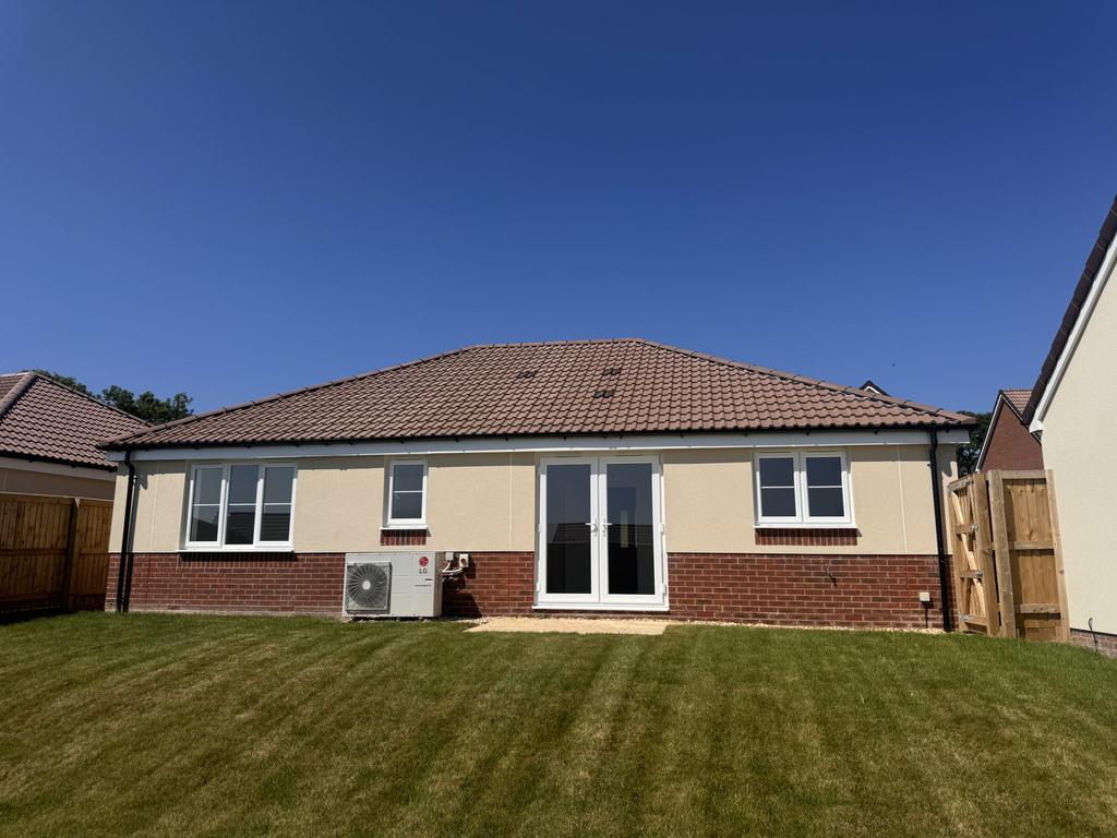 Detached house exterior, garden
