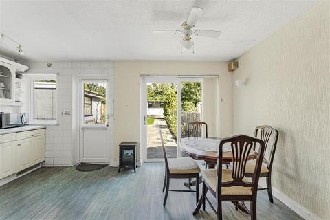 2 bedroom semi-detached bungalow for sale, Drysdale Avenue, North Chingford